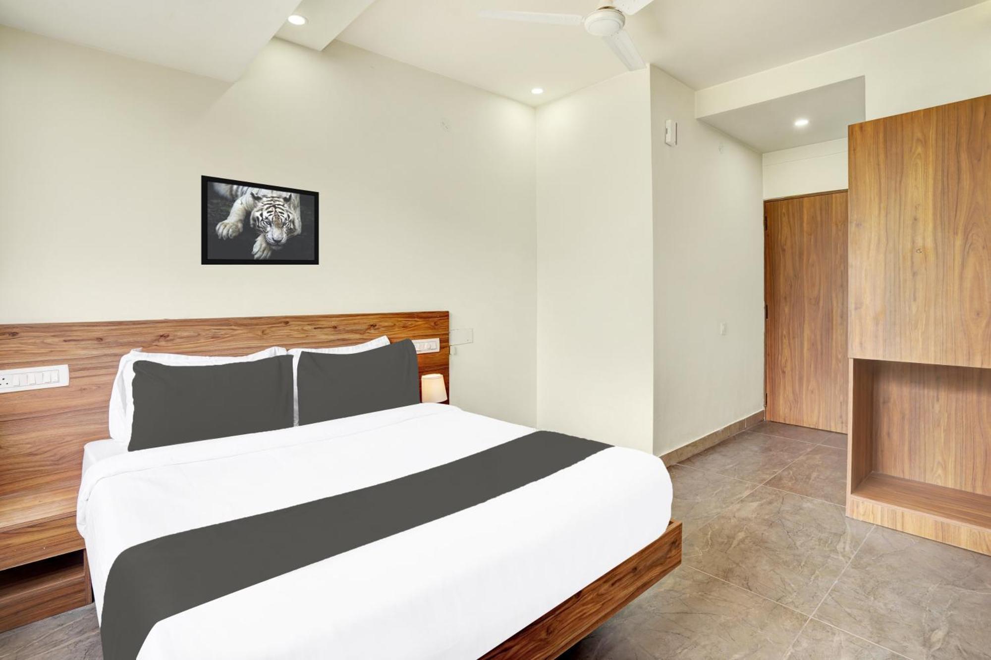 Hotel O Gayathri Metro Deluxe Bengaluru Kültér fotó